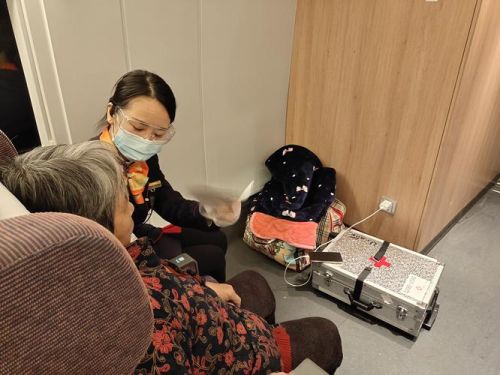 可以送老人小孩上高铁吗？