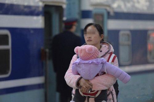 我要进火车站去接小孩子怎么搞呀？