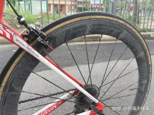 为什么职业公路车都是圈刹？