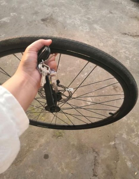 公路车爆胎原因？