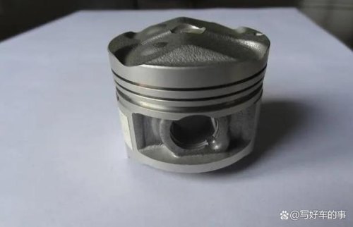 发动机活塞的燃烧室是越大越好还是越小越好啊?为什么啊？