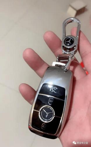 奔驰车钥匙丢了配一把多少钱？