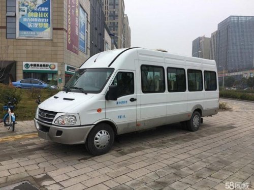 依维柯客车19座有多长啊