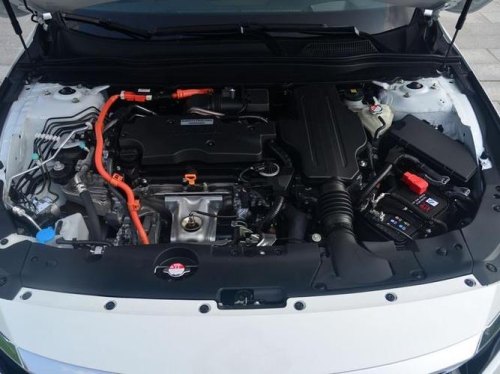 雅阁油电混动怎么让发动机启动？