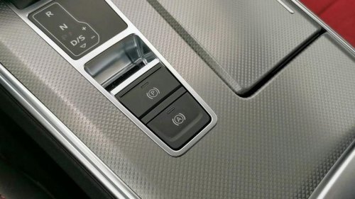 奥迪a6l电子手刹是哪个键? 奥迪a6l电子手刹是哪个键?