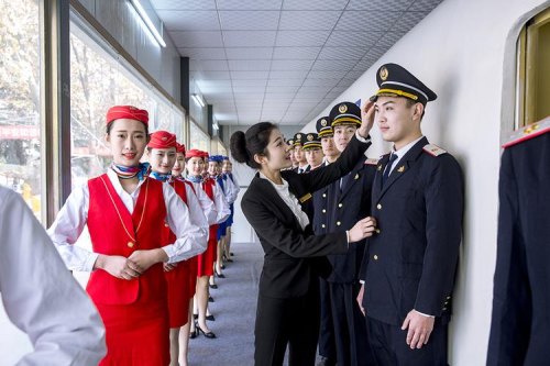 哪些学校有高铁乘务员专业呢？