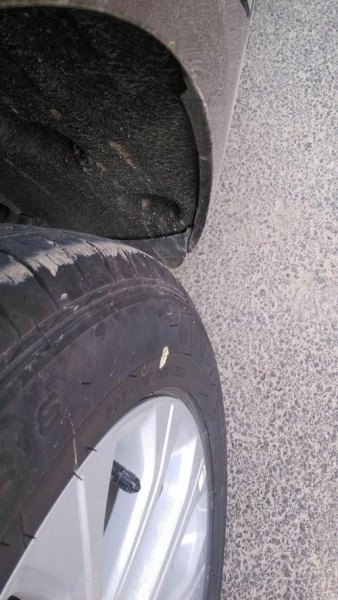 轮胎侧面鼓包是什么原因导致的
