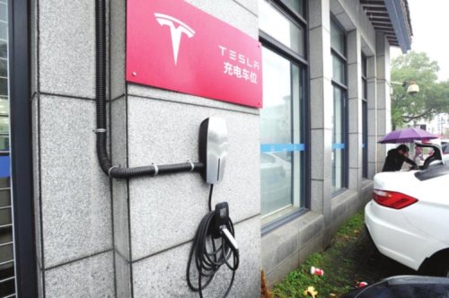 特斯拉三相充电桩可以同时使用两相电为两轮电并车充电吗？