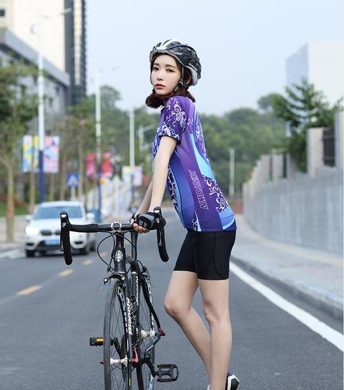 骑自行车穿什么衣服好看？