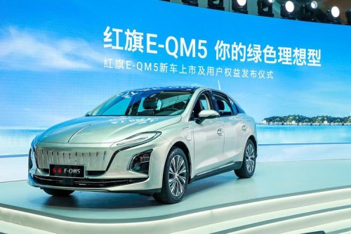 红旗电动新能源e-qm5怎么充电？