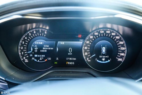 福特仪表盘显示续航里程500km什么意思？