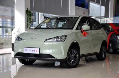 哪吒v潮400lite带360全景影像吗？