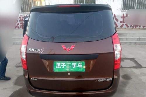 19款十月份五菱宏光s二手车值多少钱？