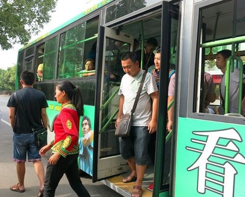 公交车到站了怎么下车？