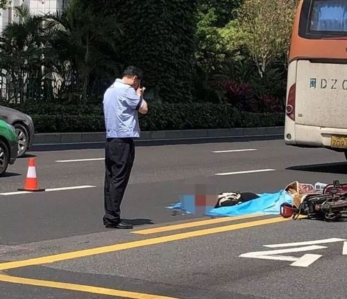 厦门一辆大巴车与电动自行车相刮擦，骑手当场身亡, 你怎么看？