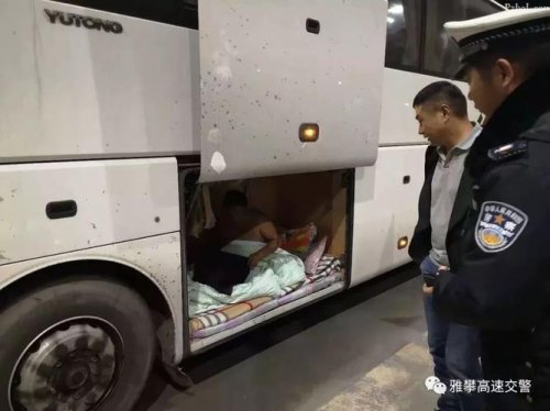 行李箱在客运车上丢了司机说他没义务给我管行李打电话给客运中心他们也不管电话也不接？