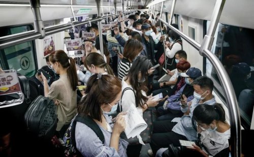 还记得你第一次坐地铁的经历吗？是什么感受？