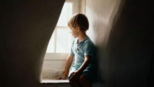 孩子磕碰处理不当会导致性格内向吗？如何做对孩子更好？