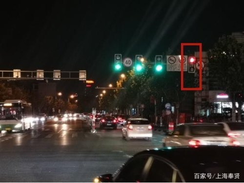 看见绿灯左转怎么回事？