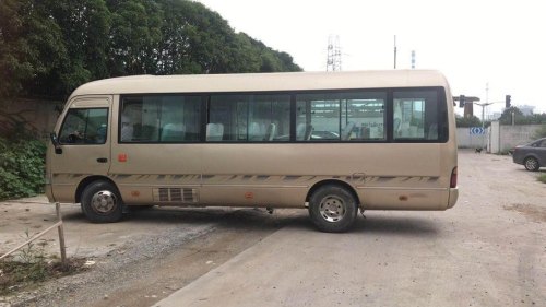 中巴车30座租三天多少钱？
