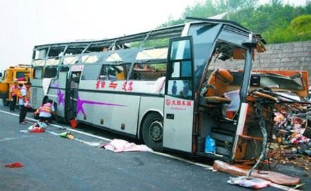 陕西卧铺客车撞隧道口致36人遇难，乘坐卧铺客车该如何逃生？