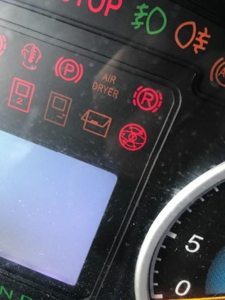 宇通客车点火时显示电压异常报警？
