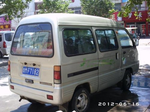 南京哪里有卖大面包车的？