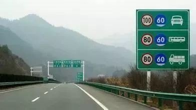 高速公路的限速是怎样区分大小车的?请细说车型？