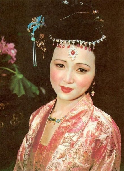 《红楼梦》中秦可卿风姿绰约，为何要委身自己的公公？