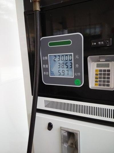 大巴一公里多少油？