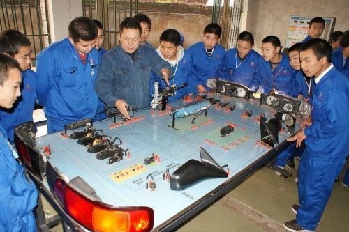 汽车电子技术专业出来干什么的？