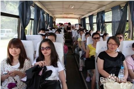 跟团旅游的时候大巴车上的座位是固定的吗？要注意些什么？