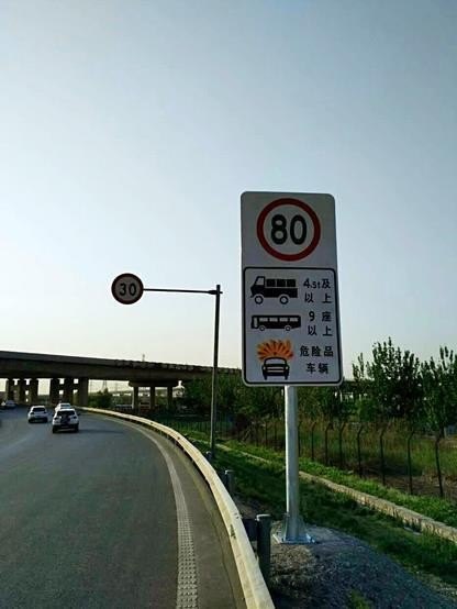 中型以上货车高速公路限速多少？