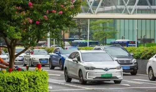 在38万人口的小县城，买辆新能源车跑网约车，划算吗？