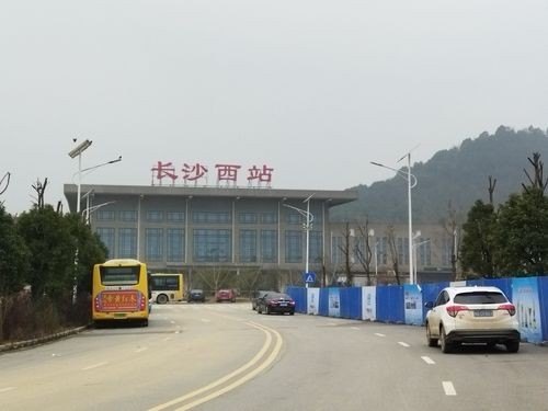长沙高铁西是岳麓区吗？
