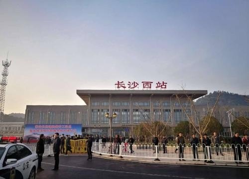 长沙高铁西站未来的发展前景好吗，现在在周围买房投资合适吗？