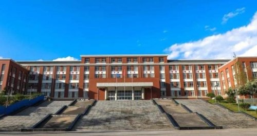 云南大学滇池学院多大