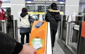 没有身份证的大童怎么乘坐高铁？
