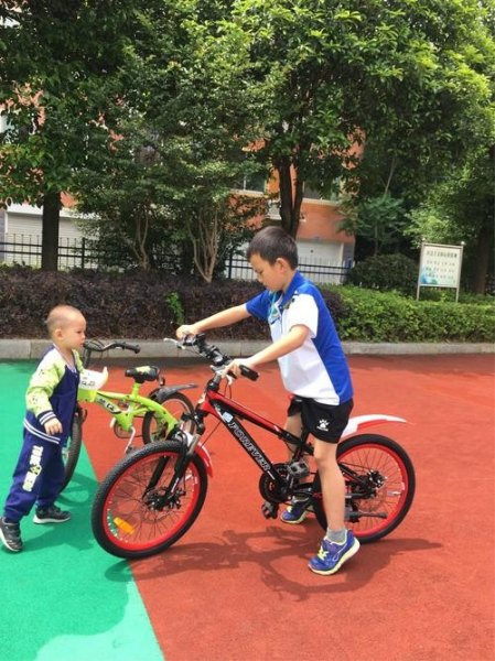如何教孩子学会骑自行车？