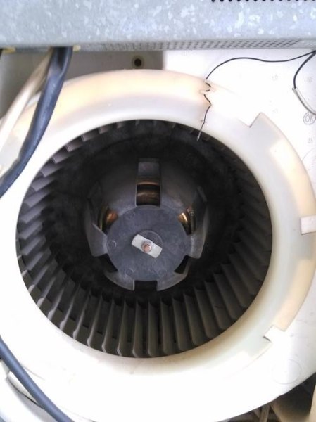 柜式空调散热片在空调的哪个部位? 柜式空调散热片在空调的哪个部位?