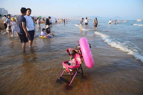 8月青岛金沙滩玩沙玩水是上午去还是下午去？