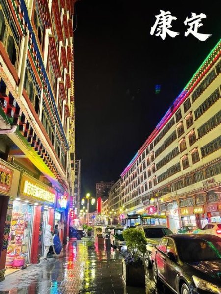 适合发康定夜景的朋友圈文案？