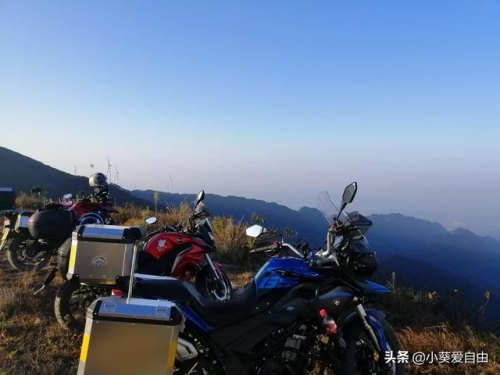 开摩托车旅行与开汽车旅行有哪些体验不一样？