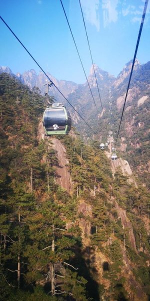 游览黄山是该爬着上山还是坐缆车上山？