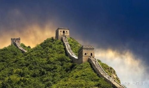 世界著名的十大景点，金字塔位列榜首，长城排第九？