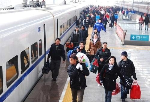 回家过年，如果坐高铁和自驾的费用一样，你会选择哪个？