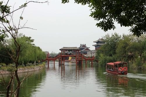 清明上河园景色与特点？