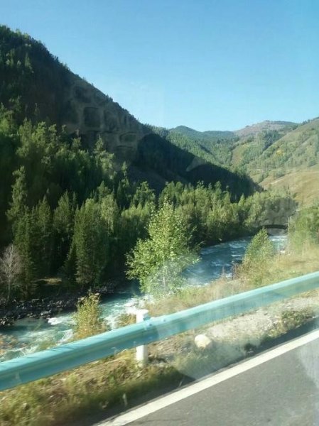 新疆旅游坐专列不能观看到沿途风景？没大巴车观景清楚？