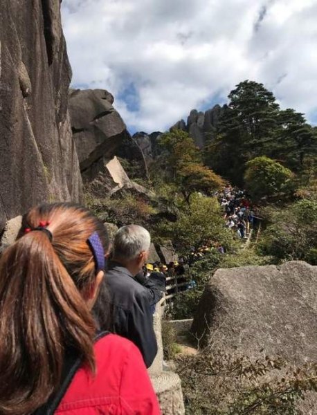 去黄山旅游是否有必要住在山上？