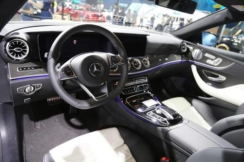 2023奔驰e300立标什么内饰好看？